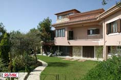 Askere çağrılan Başkan malikanesini satışa çıkardı