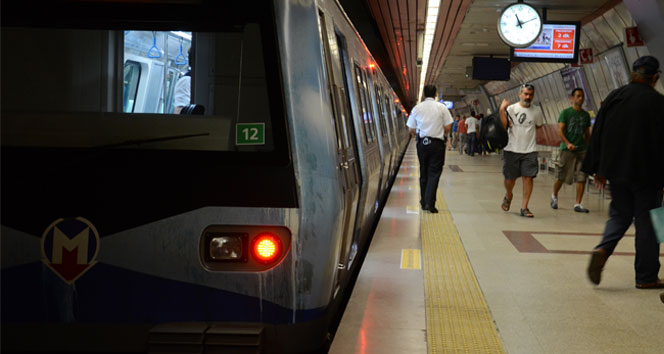 Türkiye'de elektrik kesildi.. Metrolar durdu