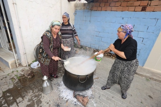 Romanlar coştu coşturdu