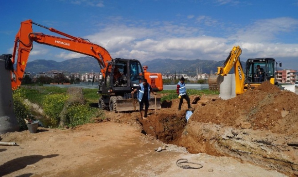 Işıklı'da yağmur suyu hattı çalışması