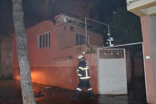 Nazilli'de 5 işçinin kaldığı ev küle döndü