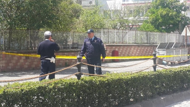 Okul önüne bırakılan boş valiz paniğe yol açtı