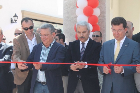 Kuşadası'na yeni alışveriş merkezi açıldı