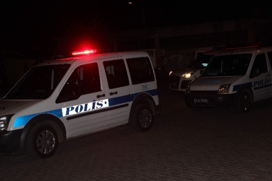 Erkekler kavga etti yoldan geçen bir kadın ağır yaralandı