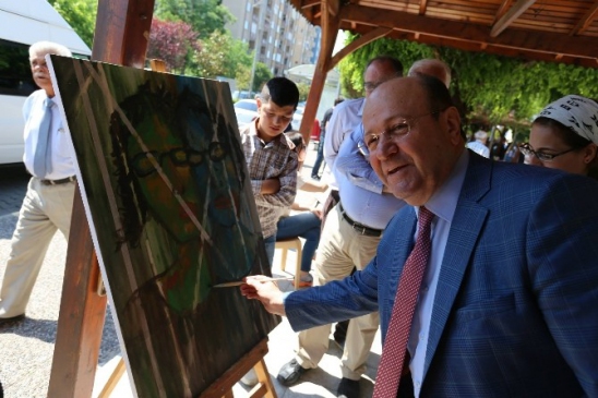 Başkan Özakcan; “Sanat insanı yaşama bağlar”