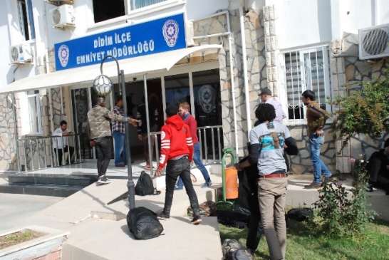 Didim'de 18 kaçak göçmeni yakaladı