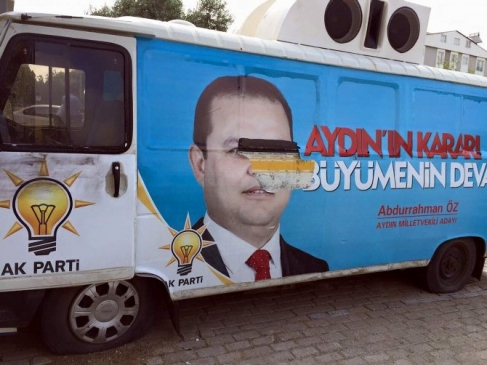 Aydın'da AK Parti seçim ofisi ve araçlarına saldırı