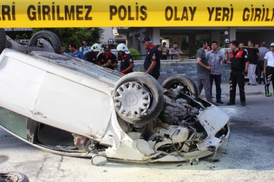 Polisten kaçarken kaza yapan otomobilden uzun namlulu silah çıktı