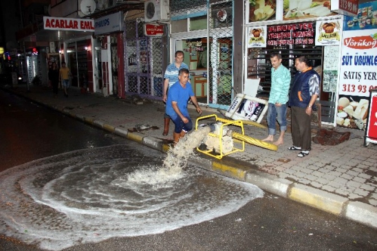 ASKİ Nazilli'de sel mağdurlarının imdadına yetişti