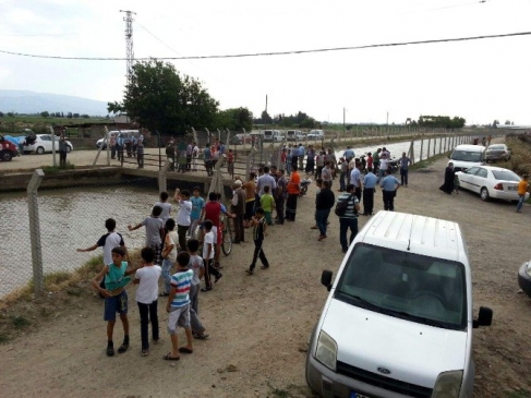Serinlemek İçin girdiği sulama kanalında kayboldu