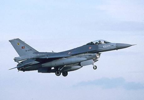 F-16 UÇAKLARI HAKKARİ SEMALARINDA