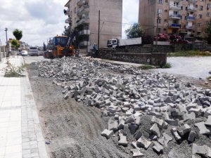 Büyükşehir Belediyesi ana  caddelerde çalışma başlattı