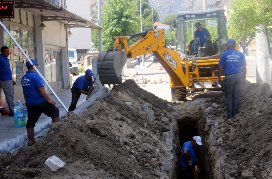 ASKİ Aydın'ın dört bir yanında çalışmalarını sürdürüyor