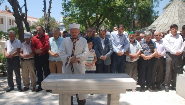 Aydın Doğu Türkistan şehitleri için saf tuttu