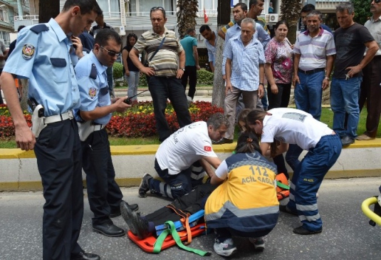 Motorize polis memuru trafik kazasında yaralandı