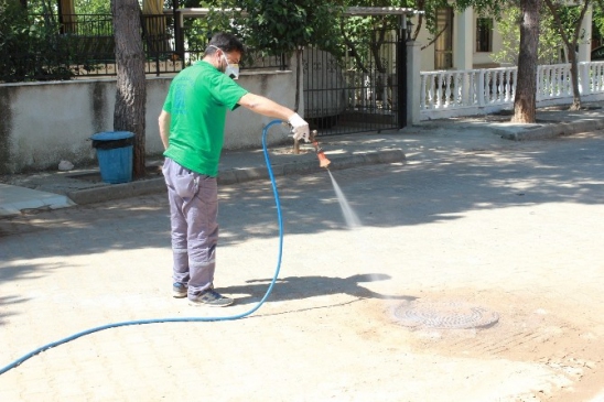 Belediyenin ilaçlama çalışmaları hız kesmeden devam ediyor