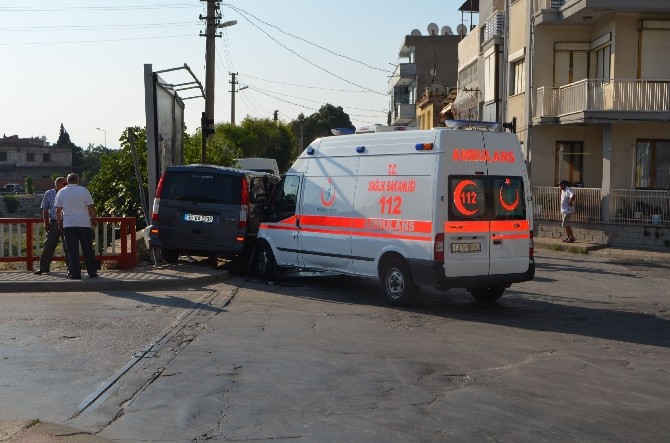 Söke'de bu kez ambulans kaza yaptı