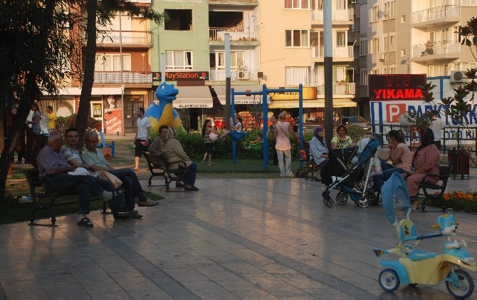 Aydınlılar İftarı parklarda serinleyerek bekliyor