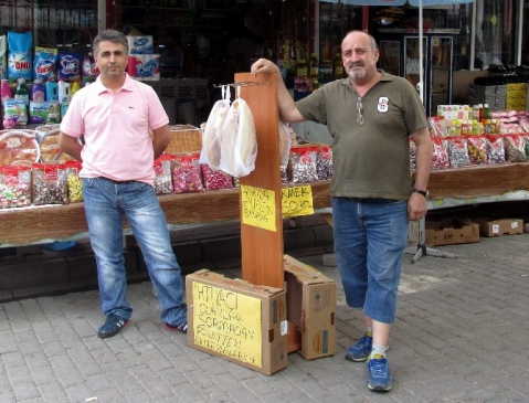 İhtiyaç sahipleri askıda ekmekle doyuyor