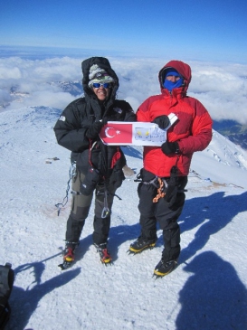 Kuşadalı sporcular Elbruz Dağı'nda