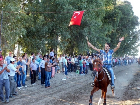 Köşk'te rahvan atlar bayramda nefes kesti