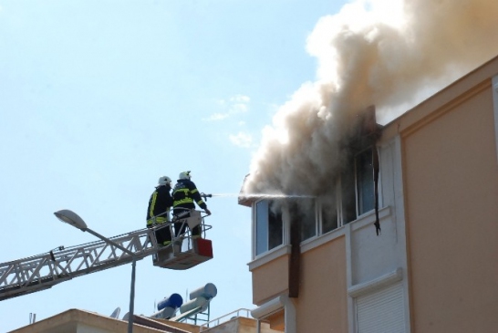 Didim'de ev yangını korkuttu