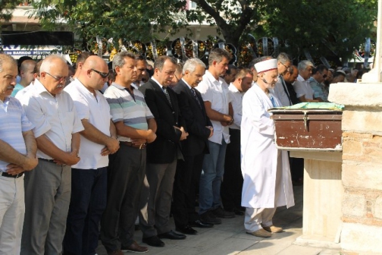 Aydın Baro Başkanı Gökhan Bozkurt'un babası Söke'de toprağa verildi
