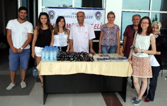 Aydın polisi üniversiteye kayıt yaptıran öğrencileri bilgilendirdi