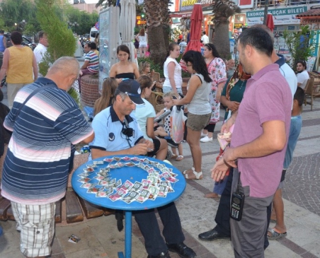 Kuşadası'nda zabıtadan operasyon