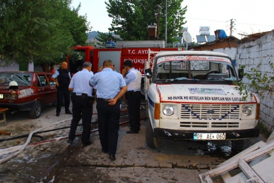 Ilıcabaşı mahallesi'nde iki araç kundaklandı