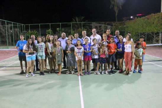 Kuşadası'nda Tenis Turnuvası düzenlendi