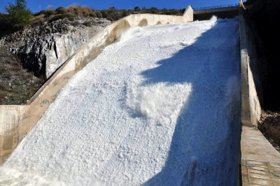 Suyun yüzde 43'ü musluktan akmadan kayboluyor