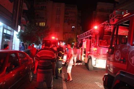 Aspiratör alev aldı mahalle ayağa kalktı