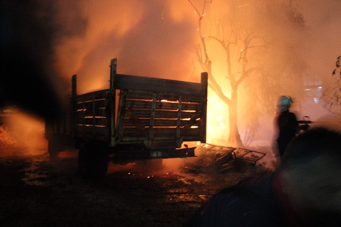 Yediemin deposunda çıkan yangında araçlar alev alev yandı