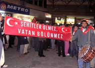 Asker uğurlama mitinge döndü