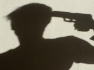 16 YAŞINDAKİ GENÇ İNTİHAR ETTİ