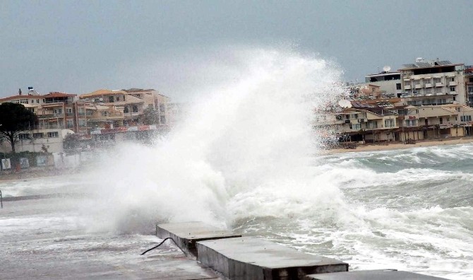 EGE DENİZİ'NDE FIRTINA BEKLENİYOR