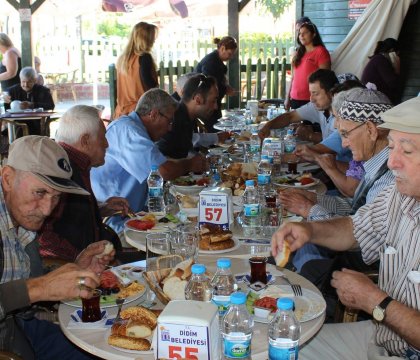 DİDİM BELEDİYESİ, HUZUREVİ SAKİNLERİNİ AĞIRLADI