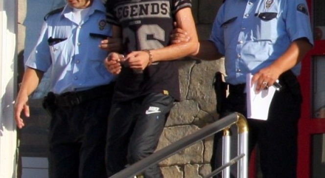 Ev sahibinin ihbarı üzerine yakalanan hırsız tutuklandı