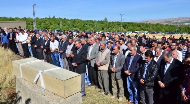 ADÜ'lü Canberk Bakış memleketinde toprağa verildi