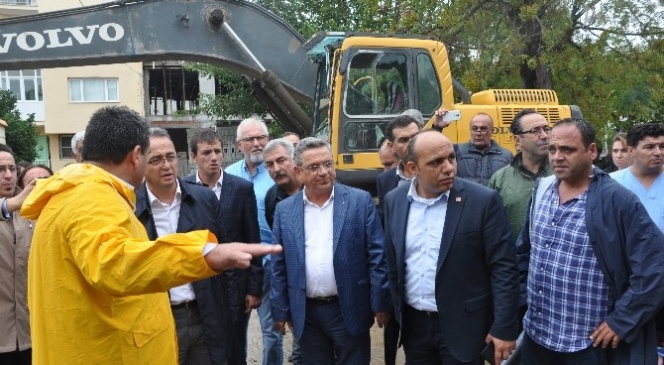 CHP'li Tezcan'dan su baskını mağdurlarına ziyaret