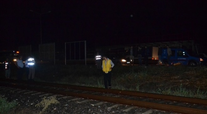 Trenin çarptığı şahıs ağır yaralandı