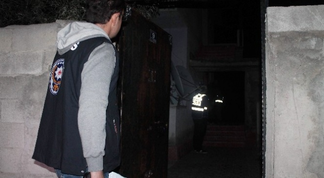 Aydın'da onlarca adrese eş zamanlı şafak baskını