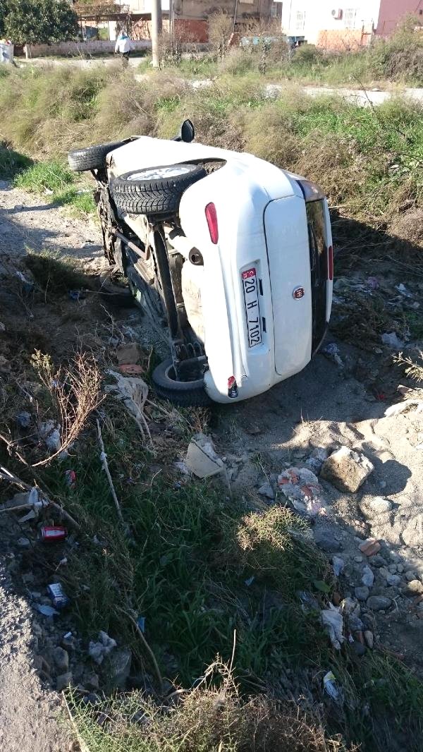 Zabıta memurları kazada yaralandı