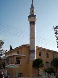 Camiye yıldırım düştü