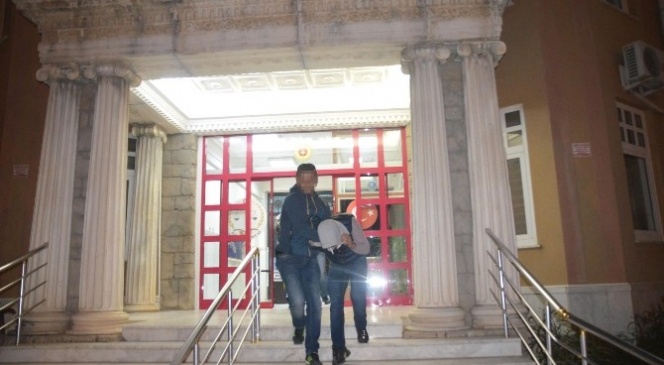 Didim'de el kol tartışmasında kan aktı