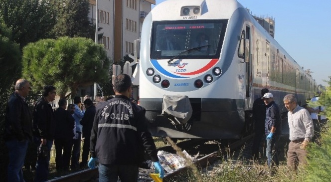 Trenin altında kalan şahıs feci şekilde hayatını kaybetti