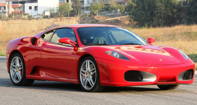 Sevdiklerinize en özel hediye: Ferrari