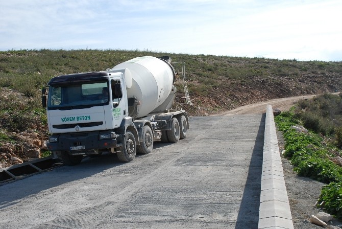 Didim Belediyesi unutulan zeytinlik yollarına el attı