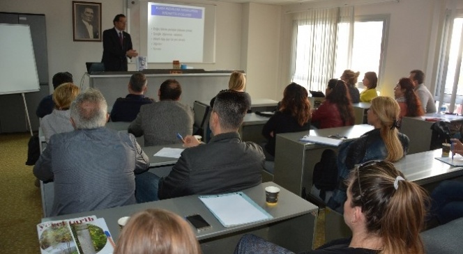 Kuşadası'nda onlıne ticaret yöntemleri semineri